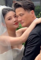 原创             备孕一年终得“瓜” 36岁名模徐冬冬已怀孕，尹子维抚摸肚子甜到齁