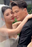 原创             备孕一年终得瓜 36岁名模徐冬冬已怀孕，尹子维抚摸肚子甜到齁