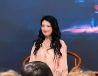 金莎莫斯科电影节履职，孕相猜测与夫妻备孕细节引关注