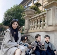 原创         那个买英国精子生下三个娃的山东女人，8年过去如今生活过得怎么样，她后悔了吗