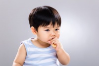 小孩轻微发热37度怎么治疗