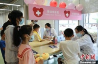为什么孩子会抑郁?专家:这是医学问题 也是家庭问题