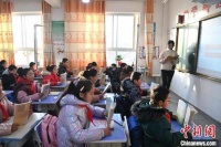 积石山县:中小学陆续复课 预计27日建成安置板房逾万间